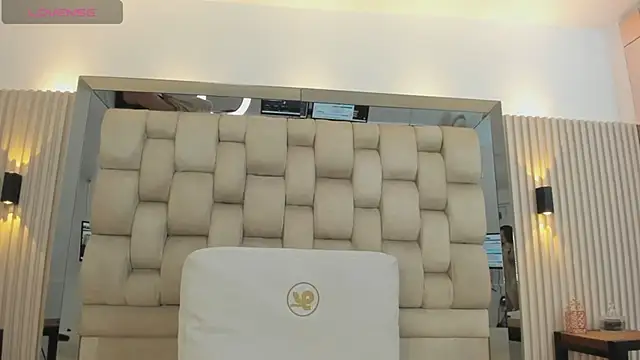 Snapshot of ashlyn_parker chatting on March 18, 2:04 am ashlyn parker online show from March 18, 2:04 am