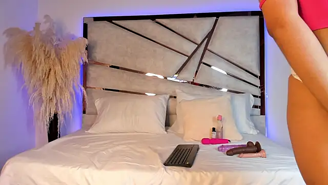 Snapshot of ssofijohnsonx chatting on January 8, 7:13 pm ssofijohnsonx online show from January 8, 7:13 pm