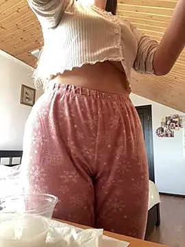 mewKate online show from March 21, 3:35 pm