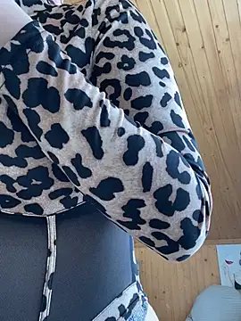 mewKate online show from March 7, 1:52 pm