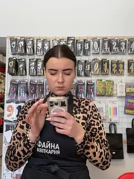 mewKate online show from April 5, 9:39 am