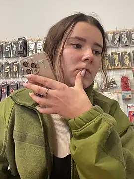 mewKate online show from April 22, 3:57 pm