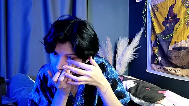 Hyeon Jin online show from February 10, 8:31 pm