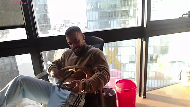 Snapshot of todddantes25 chatting on February 1, 5:18 am todddantes25 online show from February 1, 5:18 am