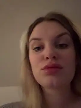 Snapshot of shiny_bunnyyy chatting on January 18, 5:10 am shiny bunnyyy online show from January 18, 5:10 am