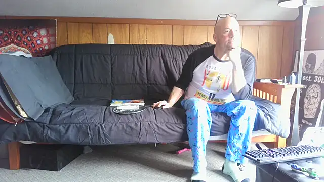 Snapshot of fractal74 chatting on January 19, 9:13 pm fractal74 online show from January 19, 9:13 pm