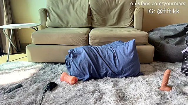 Snapshot of YourMarsLove chatting on February 9, 3:22 am YourMarsLove online show from February 9, 3:22 am