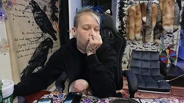 trashbrat online show from December 5, 9:18 am