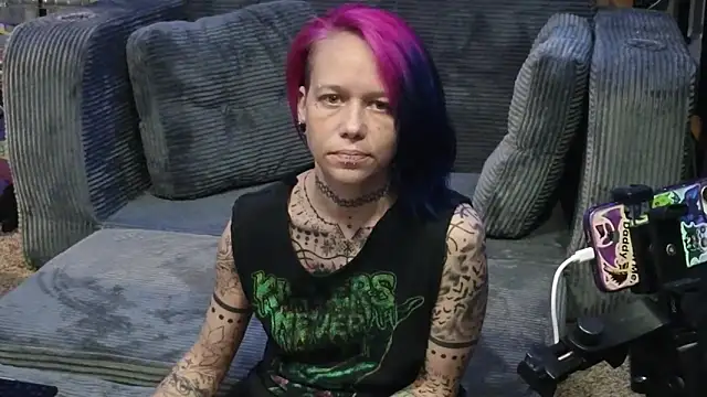 trashbrat online show from March 23, 11:14 am