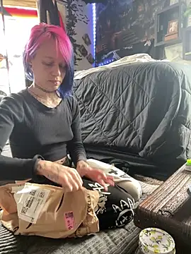 trashbrat online show from April 2, 8:28 pm