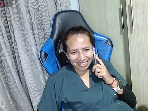 Danielagomez33 online show from April 17, 12:35 am