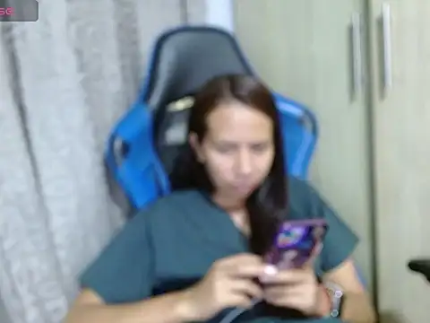 Danielagomez33 online show from April 19, 12:33 am