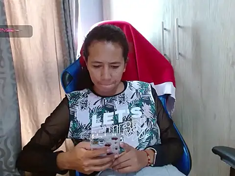 Danielagomez33 online show from July 23, 12:47 pm