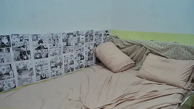 Snapshot of ashleyXthaur_ chatting on February 15, 7:06 am ashleyXthaur online show from February 15, 7:06 am