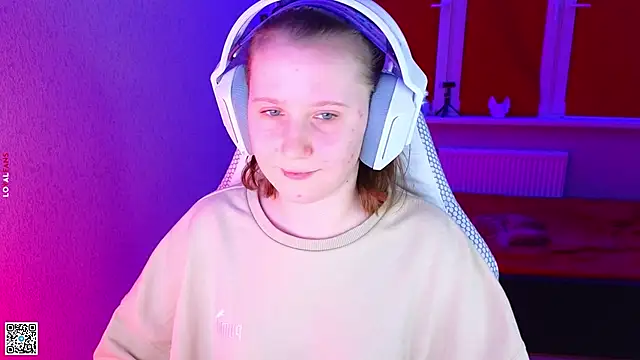 mon lola online show from November 14, 2:49 pm