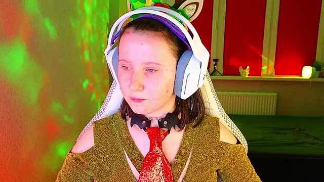 mon lola online show from December 15, 4:55 pm