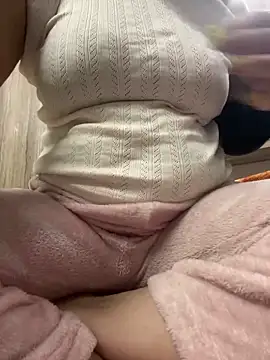 Snapshot of Red-Magic-25 chatting on February 4, 9:07 am Red-Magic-25 online show from February 4, 9:07 am