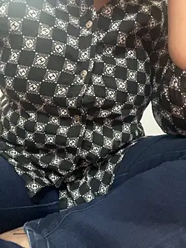 Snapshot of Red-Magic-25 chatting on November 22, 6:01 am Red-Magic-25 online show from November 22, 6:01 am