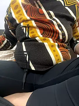 Snapshot of Red-Magic-25 chatting on November 23, 6:57 am Red-Magic-25 online show from November 23, 6:57 am