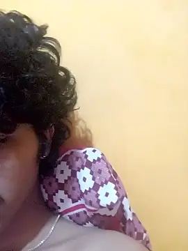 CosmicEmuu online show from January 12, 7:31 pm