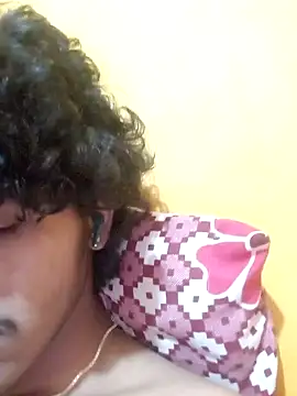 CosmicEmuu online show from February 3, 6:17 pm