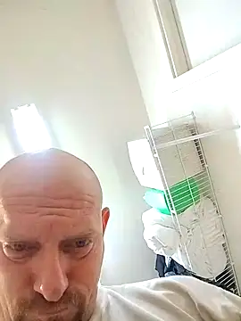 Snapshot of jayjay198080 chatting on February 14, 6:34 am jayjay198080 online show from February 14, 6:34 am