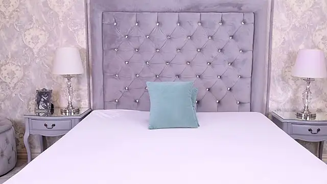 Snapshot of LexiRiley chatting on October 10, 5:28 am LexiRiley online show from October 10, 5:28 am