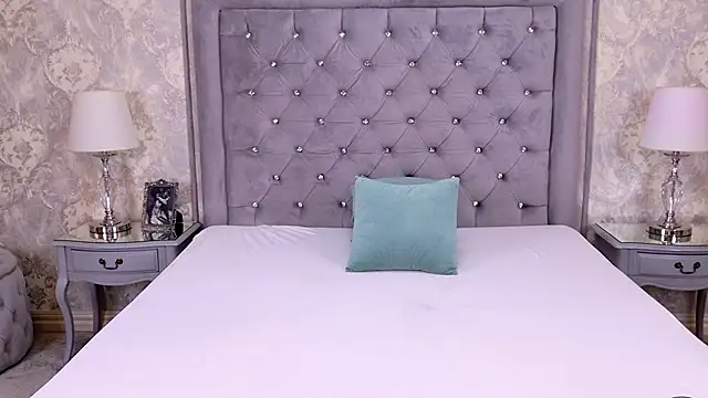 Snapshot of LexiRiley chatting on October 28, 6:28 am LexiRiley online show from October 28, 6:28 am