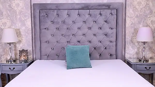 LexiRiley online show from March 19, 6:17 am