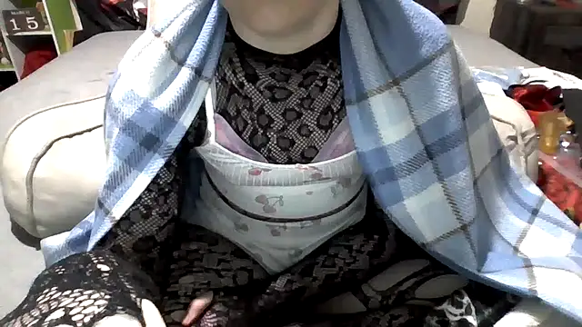 AverageRose online show from March 16, 11:49 am