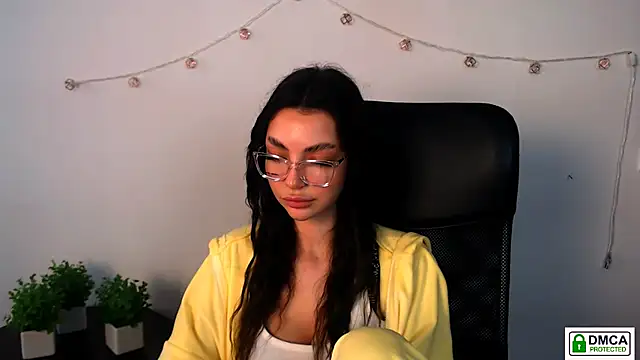 Lexi Jous online show from April 25, 1:41 pm