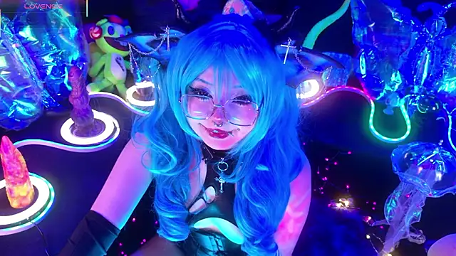 LaytonBox online show from March 14, 2:11 pm