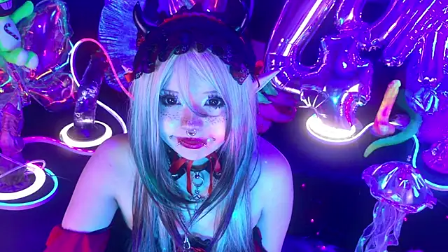 LaytonBox online show from March 23, 3:49 pm