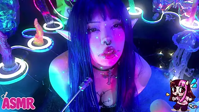 LaytonBox online show from April 20, 3:04 pm