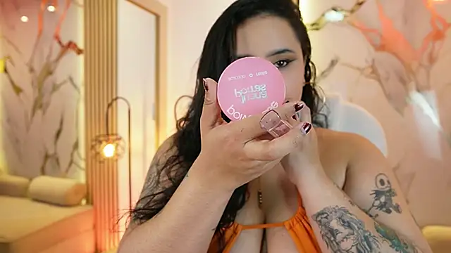 Emma Walkerr  online show from February 7, 7:06 pm