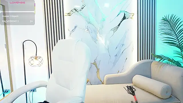 Emma Walkerr  online show from March 10, 7:08 pm