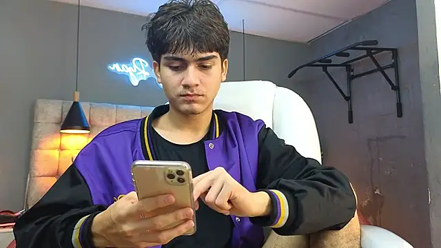 Tommy18   online show from February 8, 7:04 am