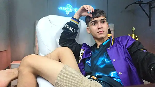 Tommy18   online show from February 14, 9:34 am