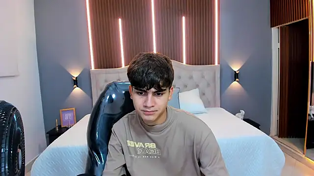 Tommy18   online show from September 16, 3:29 am