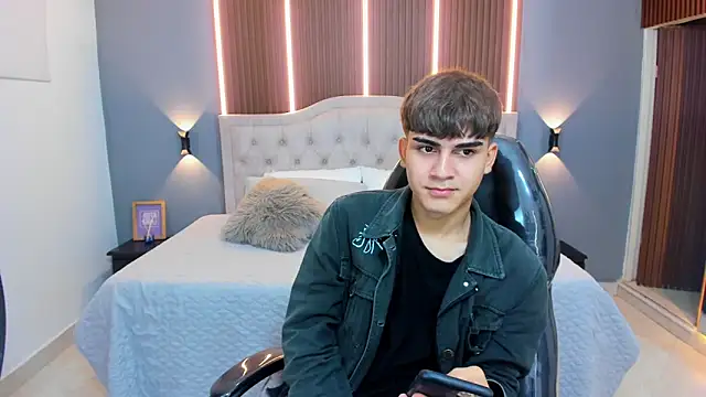 Tommy18   online show from October 5, 3:38 am