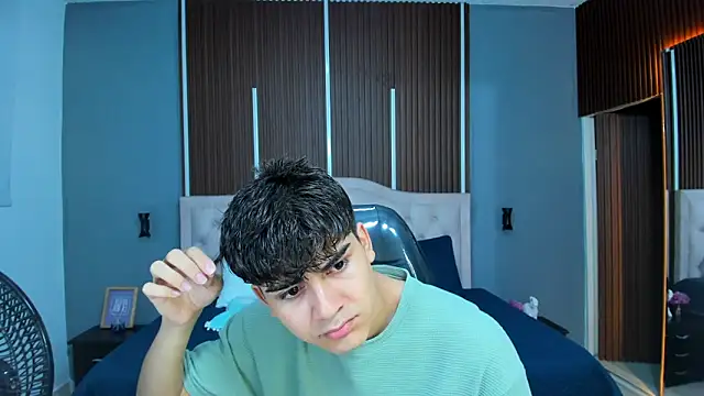 Tommy18   online show from October 19, 3:18 am