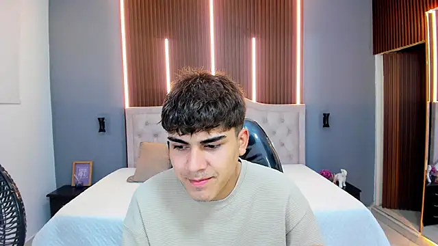 Tommy18   online show from October 31, 3:40 am