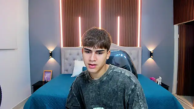 Tommy18   online show from November 5, 4:23 am