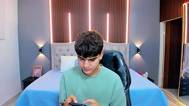 Tommy18   online show from November 6, 3:29 am