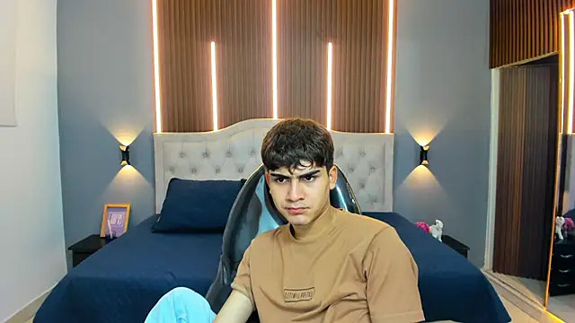 Tommy18   online show from November 14, 3:38 am