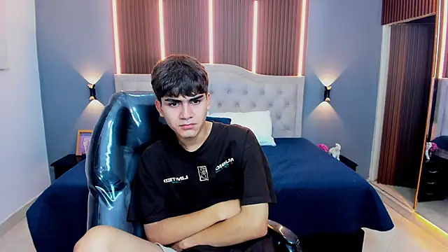 Tommy18   online show from November 15, 3:48 am