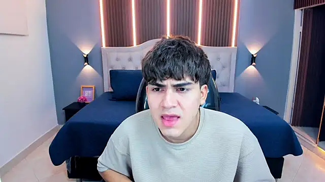 Tommy18   online show from April 21, 3:35 am