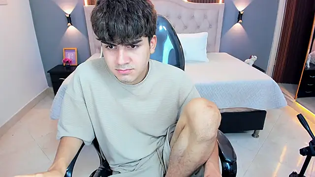 Tommy18   online show from June 4, 3:34 am