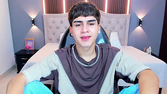 Snapshot of Tommy18__ chatting on June 21, 3:09 am Tommy18 online show from June 21, 3:09 am