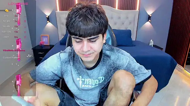 Snapshot of Tommy18__ chatting on July 23, 3:26 am Tommy18 online show from July 23, 3:26 am